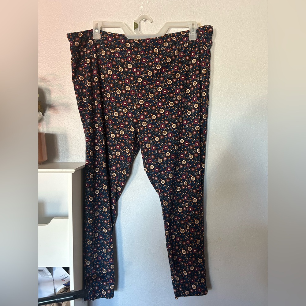 Terra & Sky navy blue Leggings with Colorful Floral Pattern